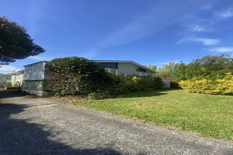 Photo of property in 2/97 Clouston Park Road, Clouston Park, Upper Hutt, 5018
