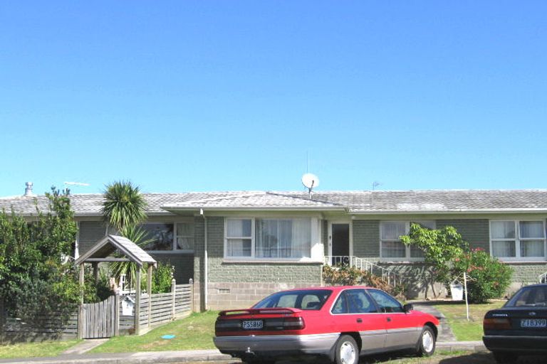 Photo of property in 1/1 Waratah Street, Birkenhead, Auckland, 0626