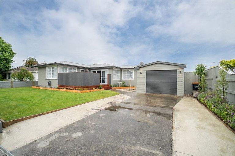 Photo of property in 2 Chester Crescent, West End, Palmerston North, 4410