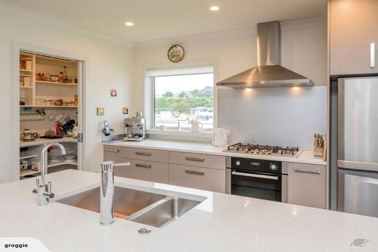 Photo of property in 2 Bridford Way, Paraparaumu, 5032