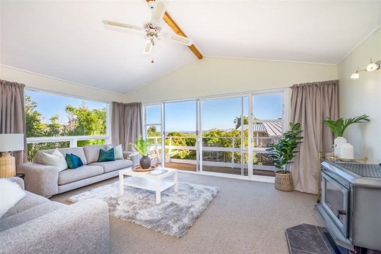 Photo of property in 1 Viscount Grove, Kelson, Lower Hutt, 5010