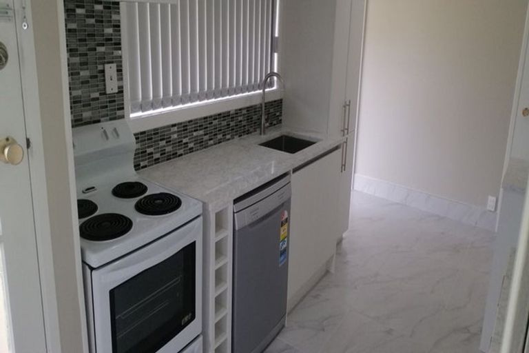 Photo of property in 5 Spinella Drive, Bayview, Auckland, 0629