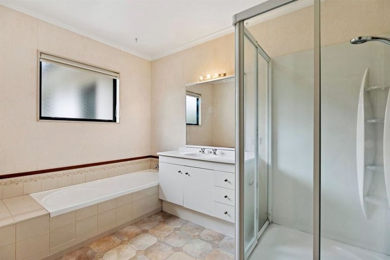 Photo of property in 17 Ridgemount Terrace, Welcome Bay, Tauranga, 3112