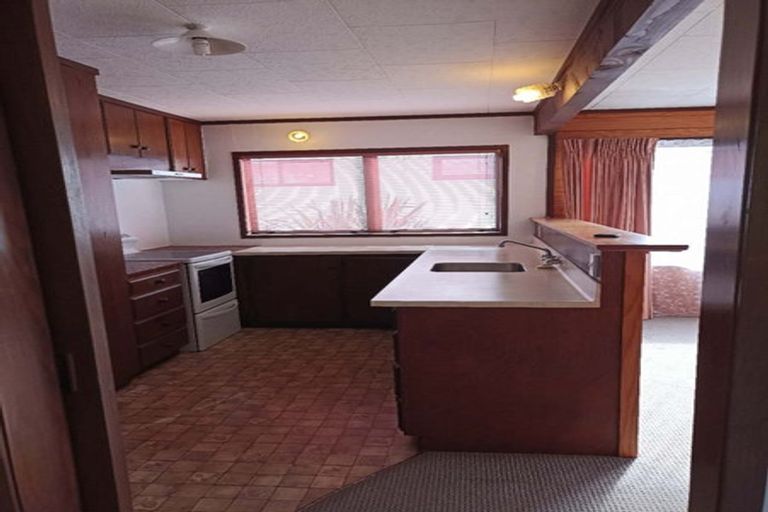 Photo of property in 21 Melandra Road, Stanmore Bay, Whangaparaoa, 0932