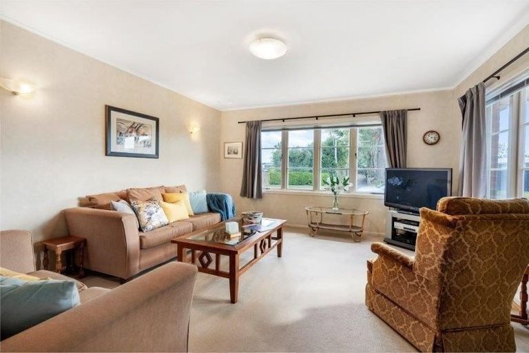 Photo of property in 20 Ward Crescent, Te Atatu Peninsula, Auckland, 0610