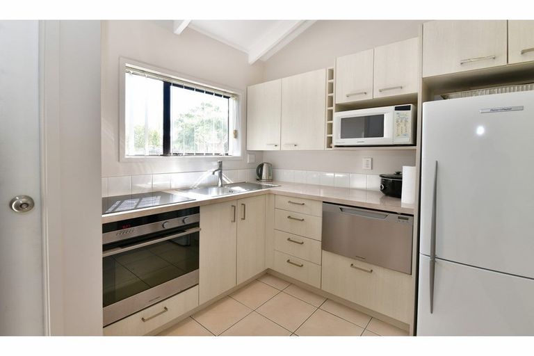 Photo of property in 9 Tui Lane, Orewa, 0931