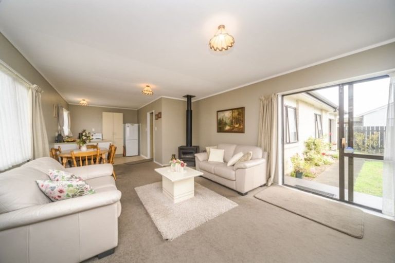 Photo of property in 28 Chatsworth Place, Highbury, Palmerston North, 4412