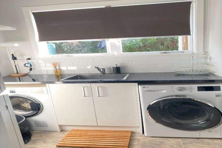 Photo of property in 5 Hartley Terrace, Massey, Auckland, 0614