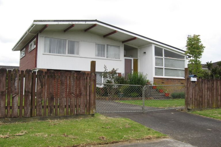 Photo of property in 70 Muir Avenue, Mangere Bridge, Auckland, 2022
