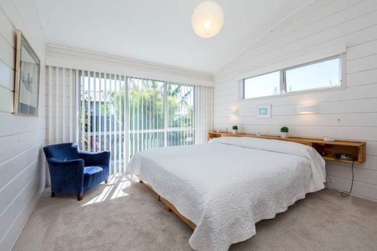 Photo of property in 11 Valerie Crescent, Okura, Albany, 0792