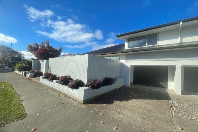 Photo of property in 150 Straven Road, Fendalton, Christchurch, 8014