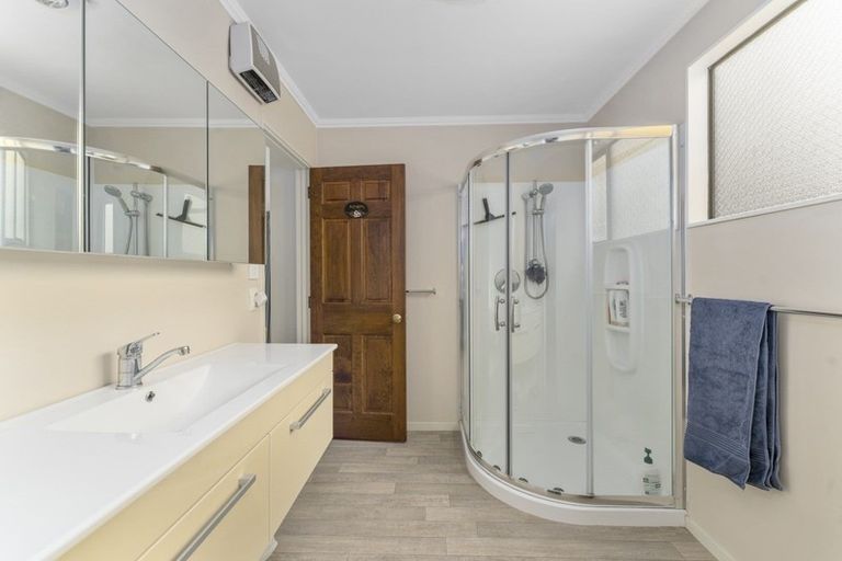 Photo of property in 168 Waikawa Road, Picton, 7220