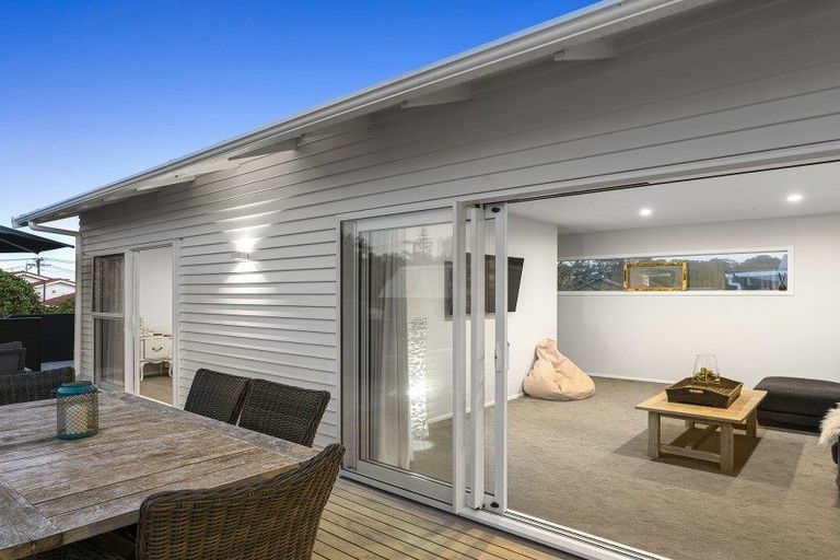 Photo of property in 3 Kitchener Terrace, Moturoa, New Plymouth, 4310