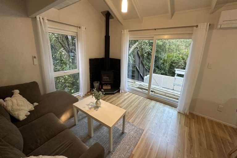 Photo of property in 4 Hiwihau Place, Glenfield, Auckland, 0629