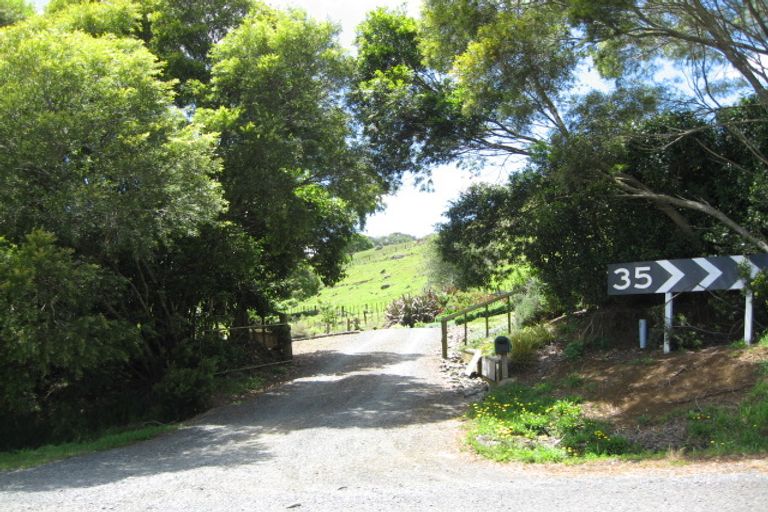 Photo of property in 3 Bombay Road, Bombay, 2675