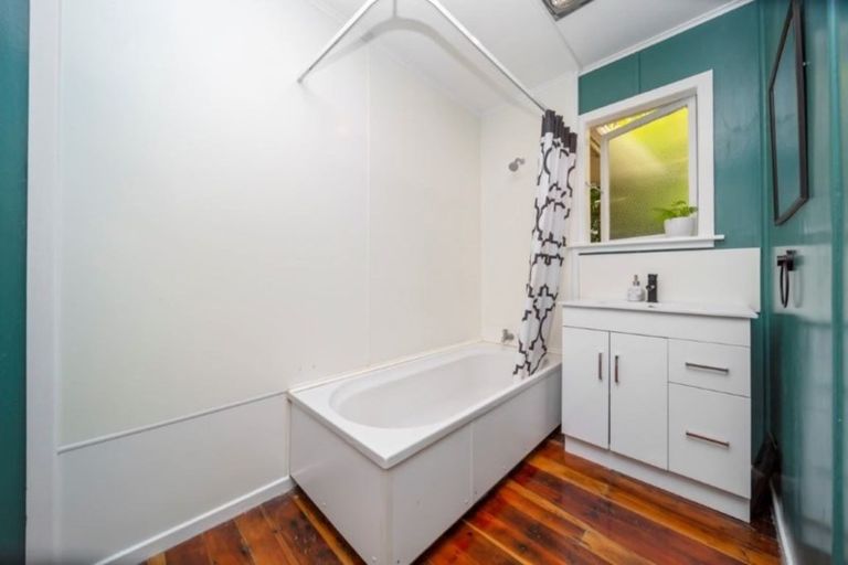 Photo of property in 117f Seaview Road, Westown, New Plymouth, 4310