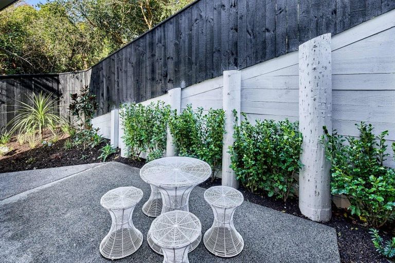 Photo of property in 17 Ara Toutouwai, Karori, Wellington, 6012