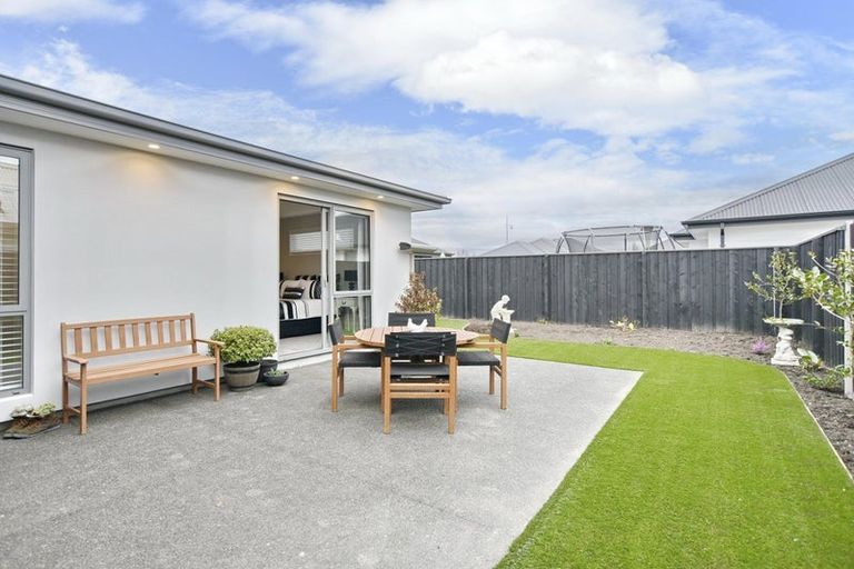 Photo of property in 16 Te Pakiaka Road, Pegasus, 7612