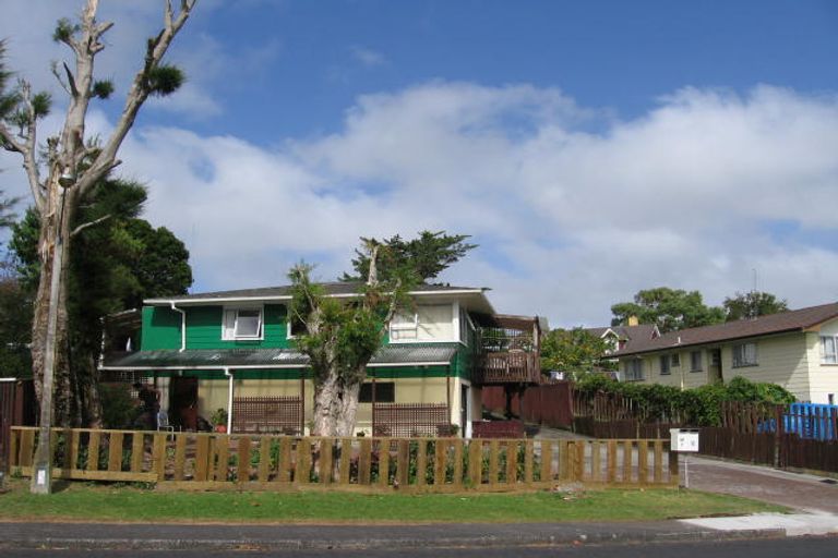 Photo of property in 2/14 Waari Avenue, Sunnyvale, Auckland, 0612