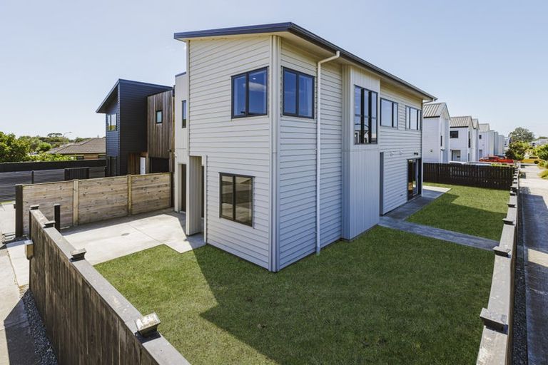 Photo of property in 6 Tapuwae Way, Mangere Bridge, Auckland, 2022