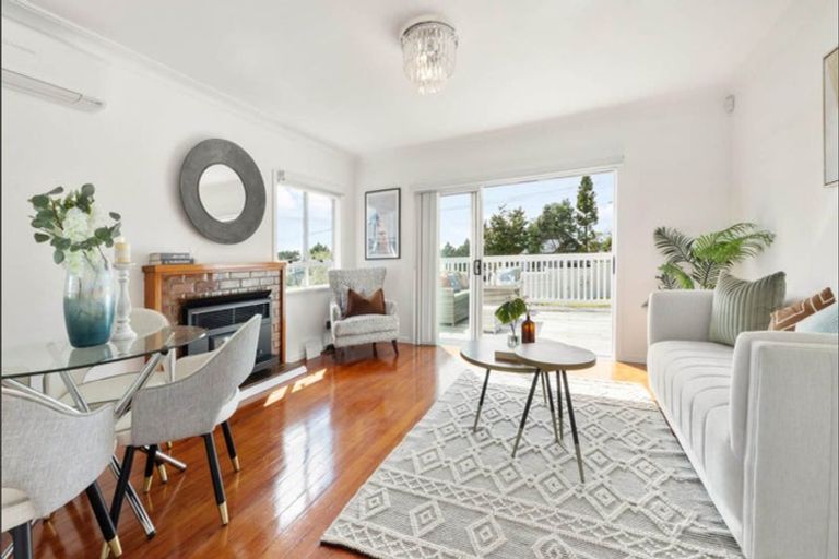 Photo of property in 98 Lynwood Road, New Lynn, Auckland, 0600