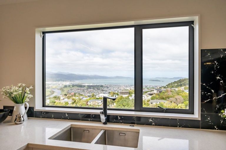 Photo of property in 8 Poto Road, Normandale, Lower Hutt, 5010