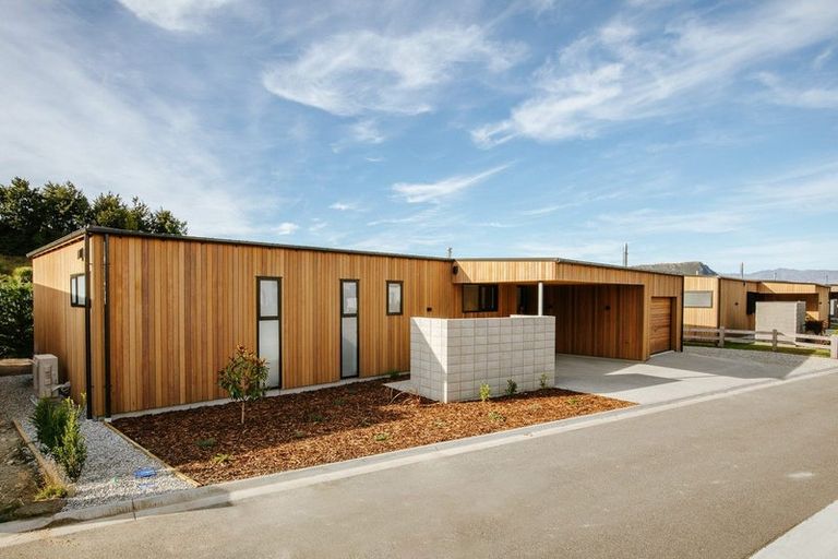 Photo of property in 13 Fern Burn Close, Wanaka, 9305