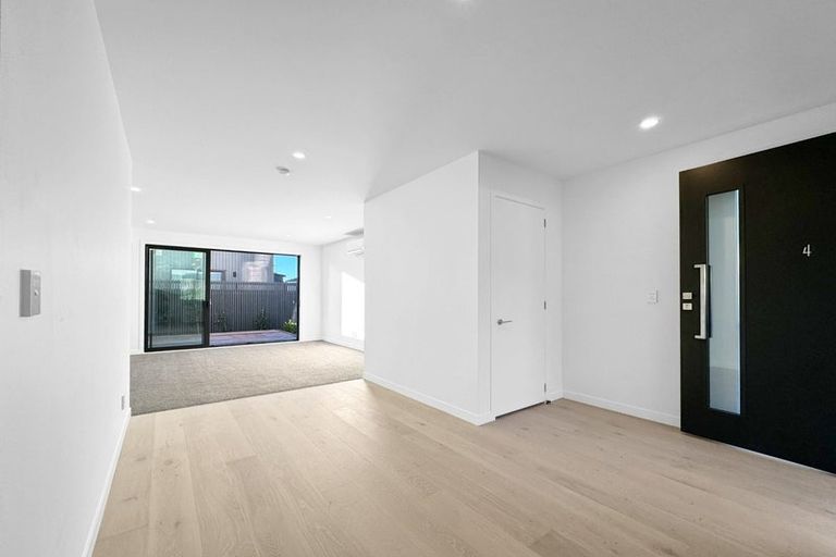 Photo of property in 4/323 Riverside Drive, Waterloo, Lower Hutt, 5011