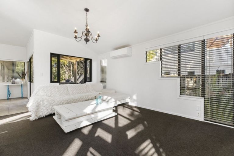 Photo of property in 54 Lagoon Way, West Harbour, Auckland, 0618