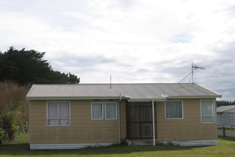 Photo of property in 5 Dewe Terrace, Foxton Beach, Foxton, 4815