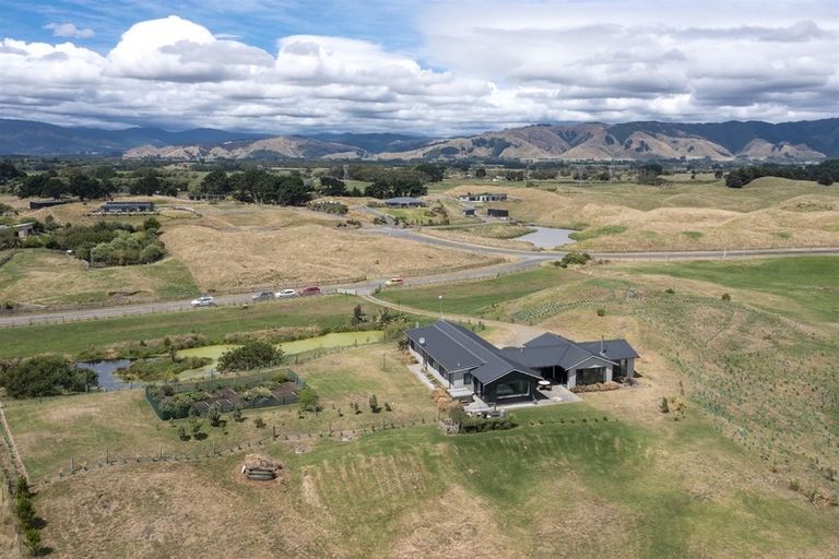 Photo of property in 161 Harakeke Road, Te Horo, Otaki, 5581