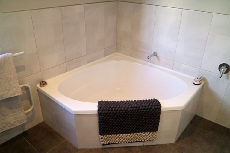 Photo of property in 2a Ironside Drive, Wanaka, 9305