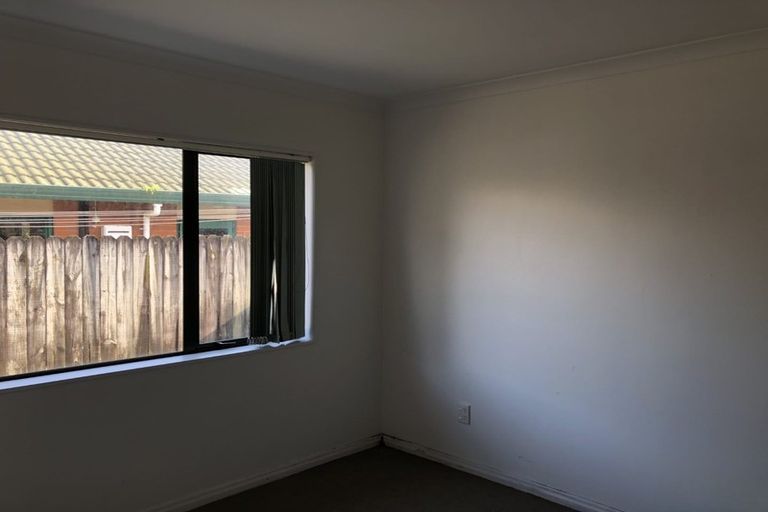 Photo of property in 4 Belleek Close, Weymouth, Auckland, 2103