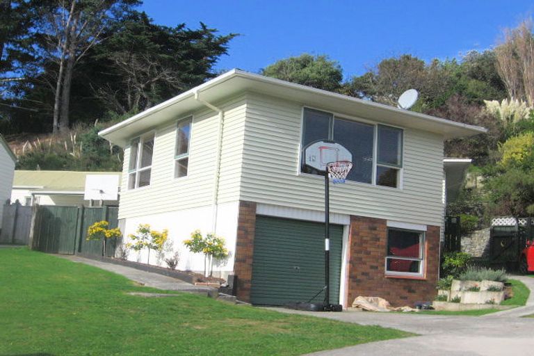 Photo of property in 5 Spruce Grove, Ranui, Porirua, 5024