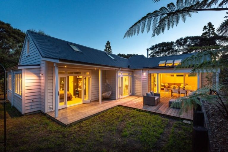 Photo of property in 2 Chenery Road, Red Beach, 0932