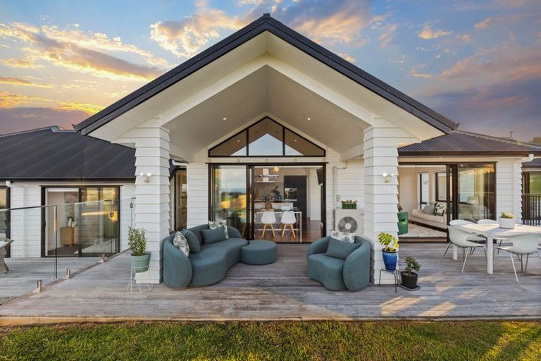 Photo of property in 72 Vaughans Road, Long Bay, Albany, 0792