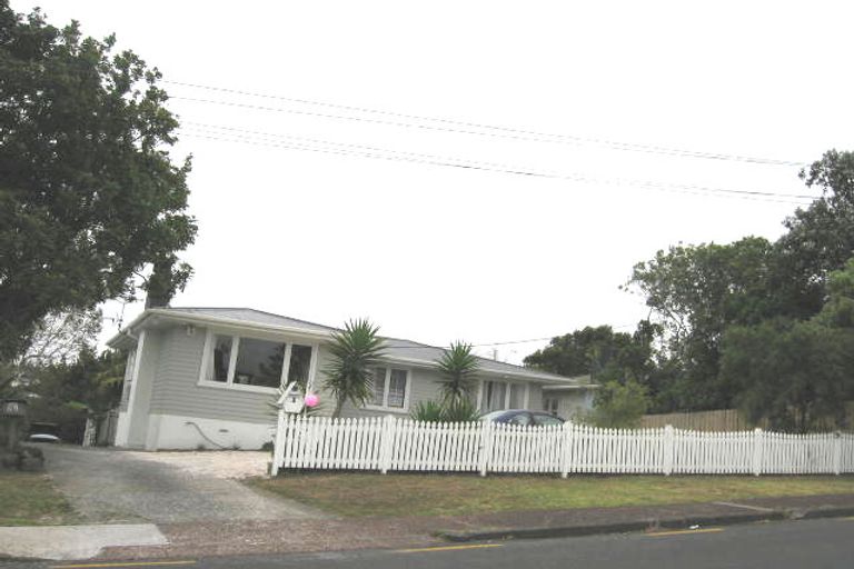 Photo of property in 2/7 Trinidad Road, Sunnynook, Auckland, 0620