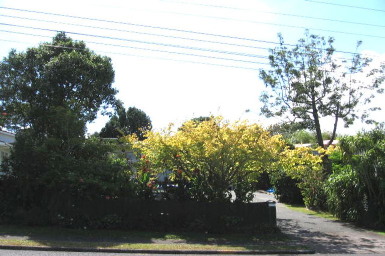 Photo of property in 22 Sheridan Drive, New Lynn, Auckland, 0600