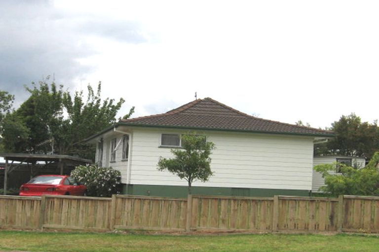 Photo of property in 18 West Harbour Drive, West Harbour, Auckland, 0618