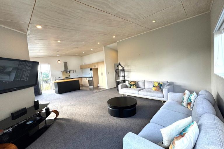 Photo of property in 39a Fairclough Road, Beach Haven, Auckland, 0626