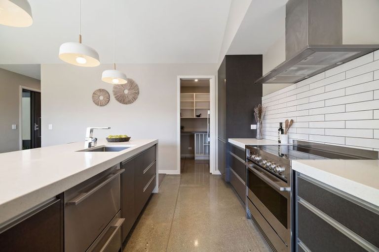 Photo of property in 17 Kerrera Lane, Jacks Point, Queenstown, 9371