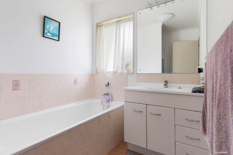 Photo of property in 27 Emmerdale Avenue, Papakura, 2110