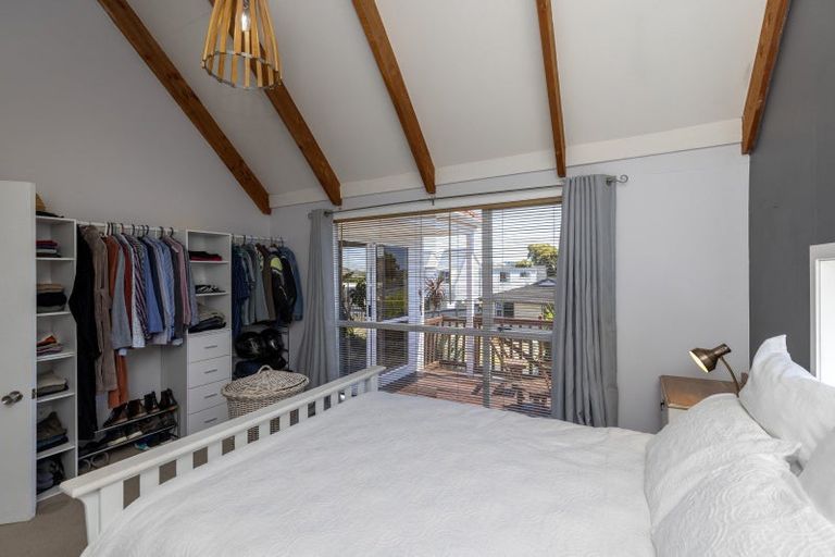 Photo of property in 2 Bermuda Grove, Paraparaumu Beach, Paraparaumu, 5032