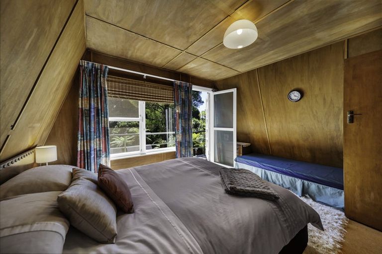 Photo of property in 37 Lake View Terrace, Moana, 7875