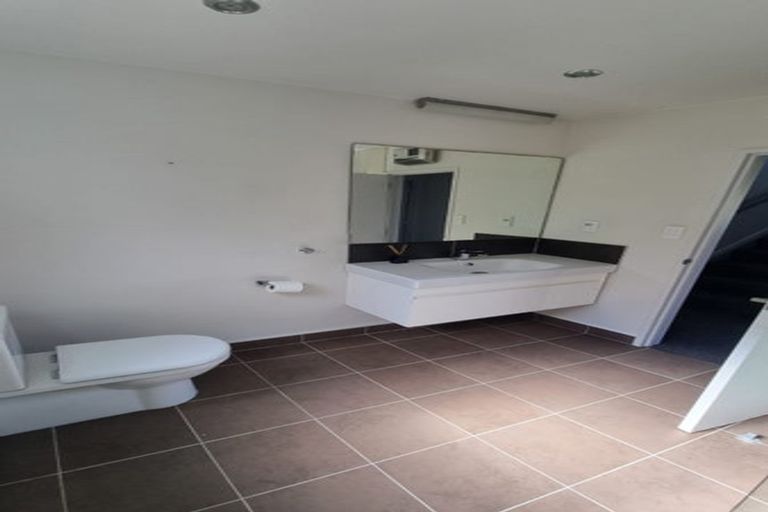 Photo of property in 2/29 Cheltenham Terrace, Newlands, Wellington, 6037