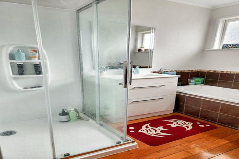 Photo of property in 9 Trosk Place, Waiuku, 2123