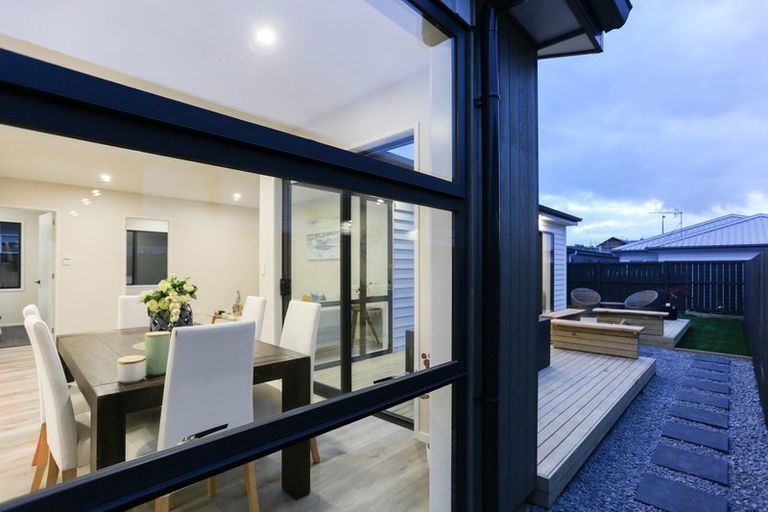 Photo of property in 12 Tarras Road, Kumeu, 0810