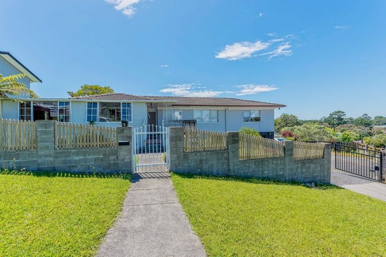 Photo of property in 5 Sumich Place, West Harbour, Auckland, 0618