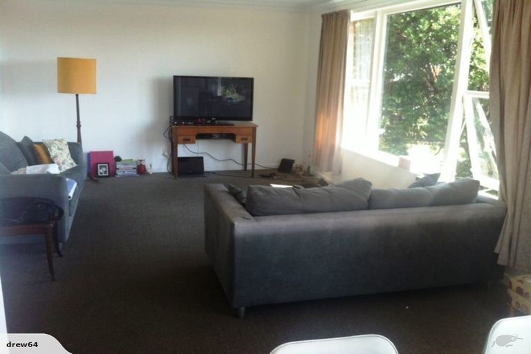 Photo of property in 44 Exmouth Road, Northcote, Auckland, 0627