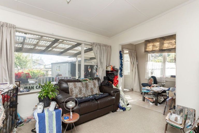 Photo of property in 12 Grant Street, Dannevirke, 4930
